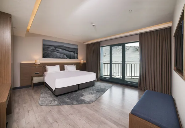 جناح بسرير كينج بإطلالة على الجبل بشرفة، Radisson Blu Hotel Mount Erciyes 2/10