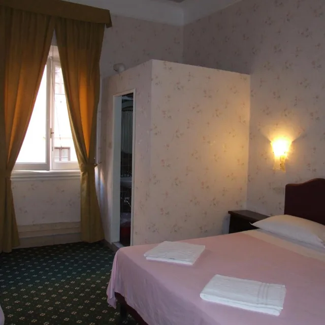 غرفة رباعية بحمام مشترك، Hotel Texas 1/5
