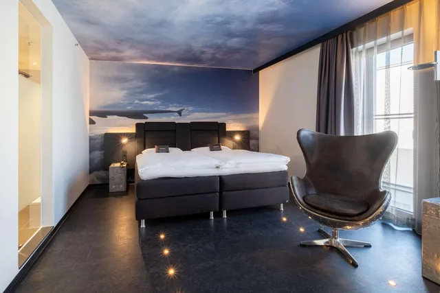 Theme، V8 Hotel Koln @ Motorworld 6/10