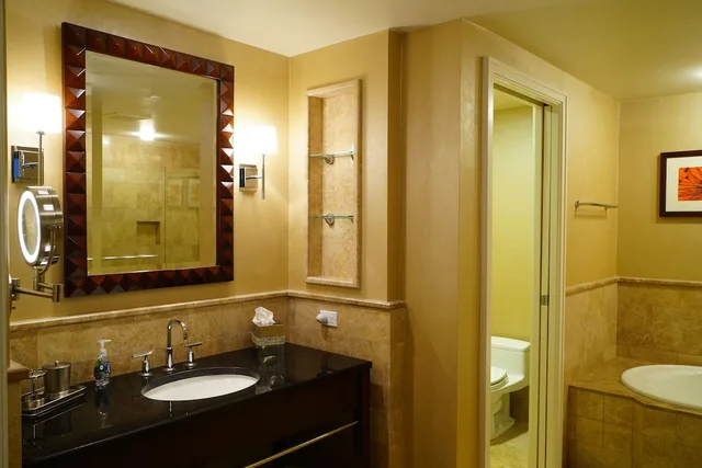 2 Bedrooms, Suite, King Bed, 1 King and 2 Double Beds, Ocean View, 2 Bathrooms, Sofa, Balcony, Large، Palm Beach Singer Island Resort and Spa Luxury Suites 5/5