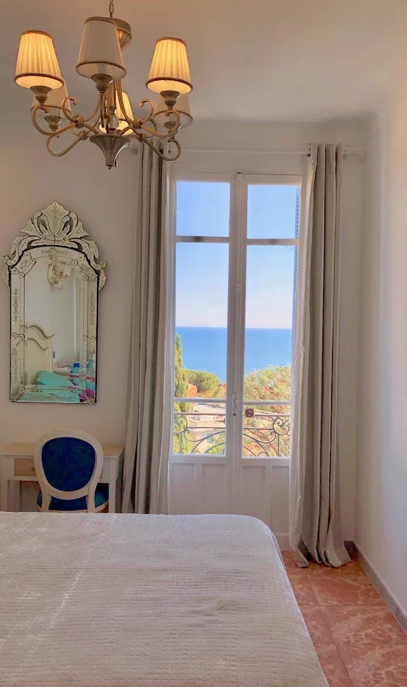 غرفة سوبيريور بسرير مزدوج بإطلالة على البحر، Hotel Normandy 1/2