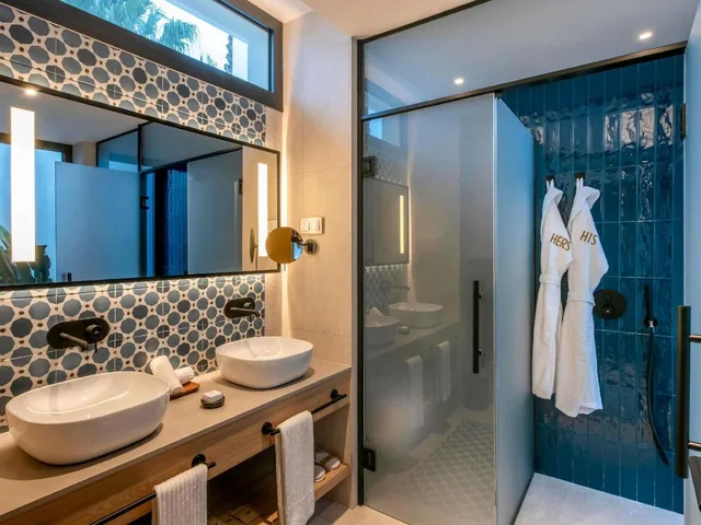 Signature, So Lofty, King Bed, Living Area, Terrace, Bathtub، SO/Sotogrande Spa & Golf Resort Hotel 5/7
