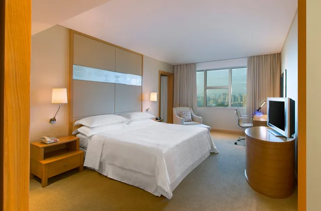 Executive, King Bed, Four Points By Sheraton 5/6