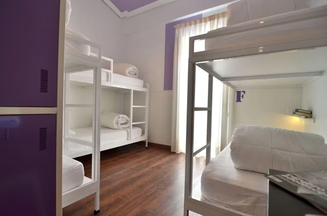 غرفة أساسية رباعية، Far Home Atocha 1/1