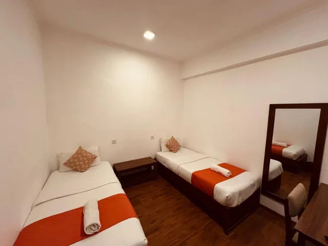 غرفة بسريرين منفصلين بحمام مشترك، CityRest Fort 1/6