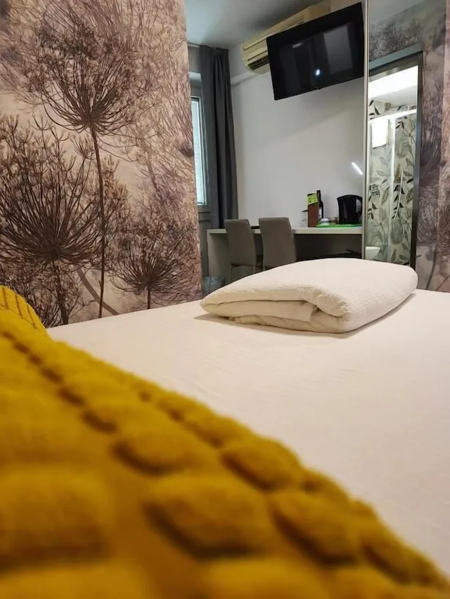 غرفة أساسية بسرير كوين في الطابق الأرضي، Hotel Augusta 4/6