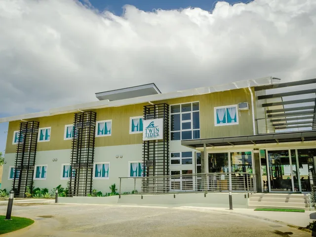 غرفة تنفيذية ثلاثية، Twin Tides Panglao 1/1