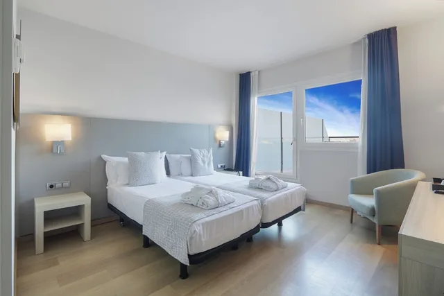 Privilege with Terrace Room, Hotel Augusta Barcelona Valles 2/5