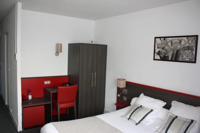 غرفة بسرير مزدوج بإطلالة على المسبح، Hotel La Citadelle 1/1