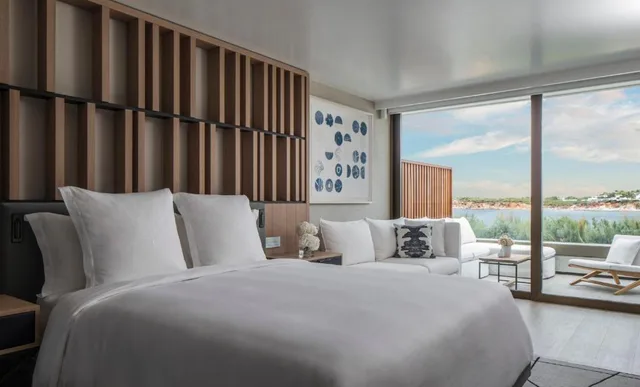 جناح بسرير كينج بغرفة نوم واحدة، Four Seasons Astir Palace Hotel Athens 1/4