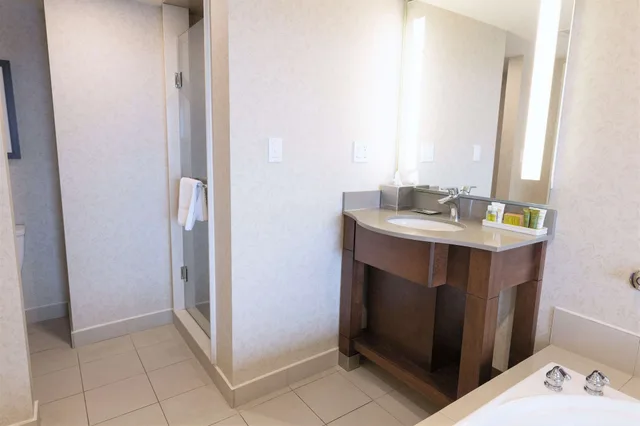 Studio, King Bed, Us Falls View, Jetted Tub، Hilton Niagara Falls/ Fallsview Hotel and Suites 3/3