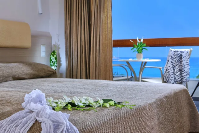 جناح بسرير مزدوج بإطلالة على البحر مع أريكة، Sitia Beach City Resort and Spa 7/10