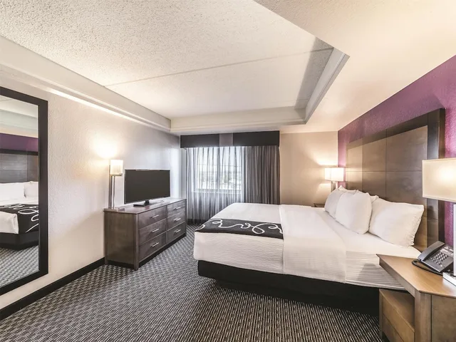 Deluxe, Executive, Suite, King Bed, La Quinta Inn & Suites by Wyndham Austin Airport 1/3