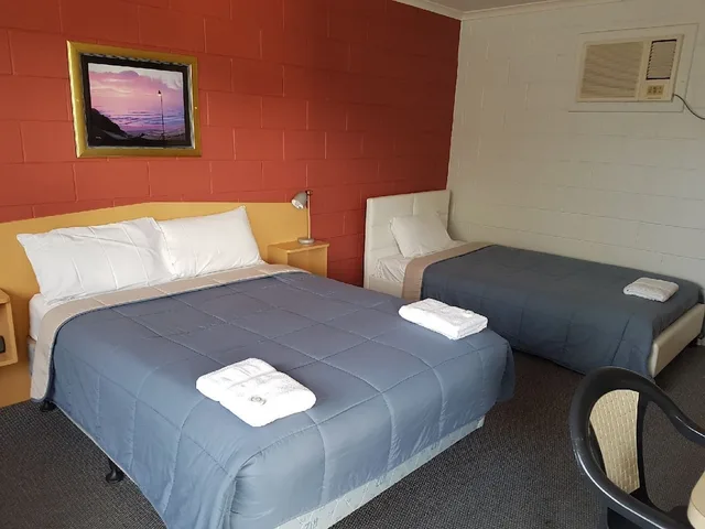 Studio, 1 Double and 1 Single Bed, Limestone Coast Tourist Park 1/6