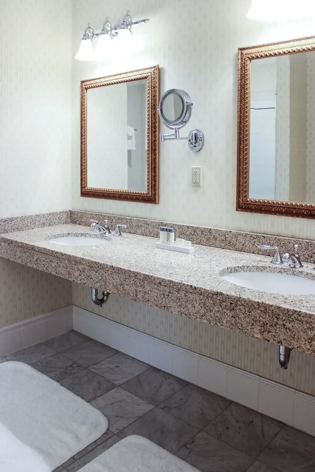 جناح بسرير كينج، Hotel Providence Trademark Collection By Wyndham 2/3