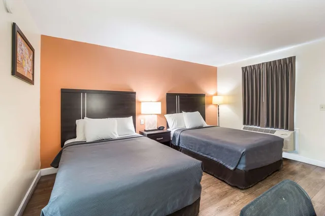 غرفة بسريرين مزدوجين، Econo Lodge Santee SC 1/4