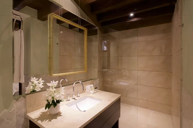 جناح بسرير كينج، Capellan de Getsemani 8/10