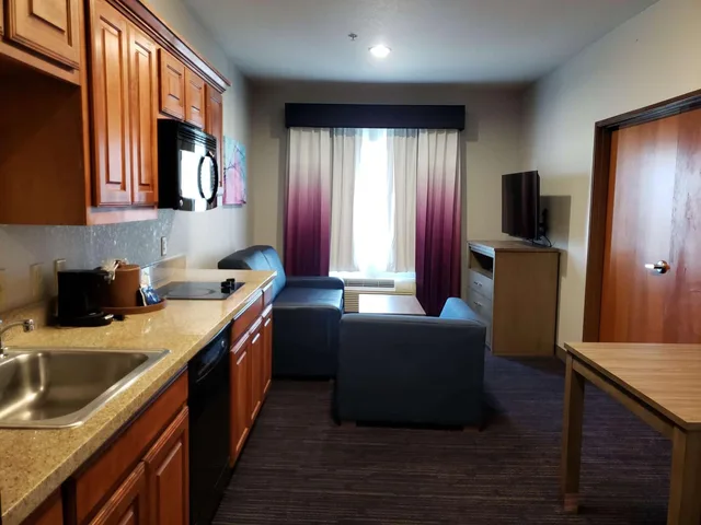 جناح بسرير كينج بغرفتين مع أريكة بمطبخ بحوض استحمام لذوي الإعاقة، Best Western Plus San Antonio East Inn and Suites 6/6