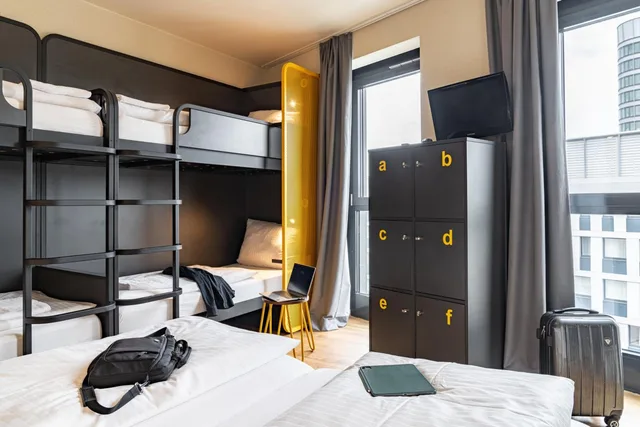 سكن مشترك بستة أسرّة للنساء، Meininger Hotel Frankfurt Main Airport 2/2