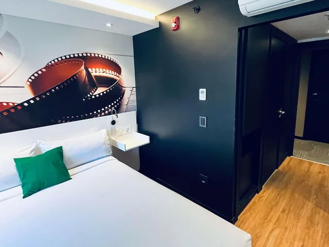 Standard Double Bed, Ibis Styles Montevideo Biarritz 9/10