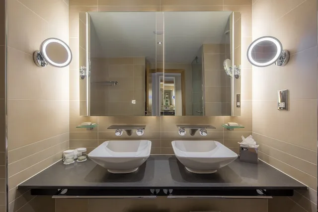 Suite, King Bed, Sofa, Hilton At St Georges Park Burton upon Trent 4/5