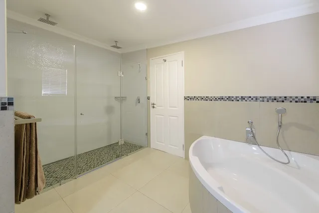 استوديو فاخر بسرير كينج بشرفة، Kiara Lodge 2/2