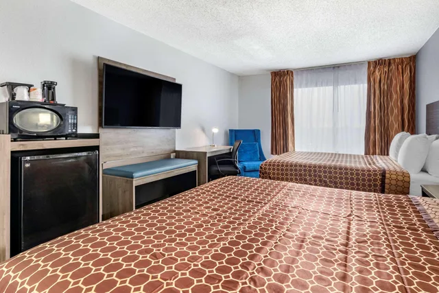 غرفة بسريرين كوين، Quality Inn and Suites Sulphur Springs TX 2/2