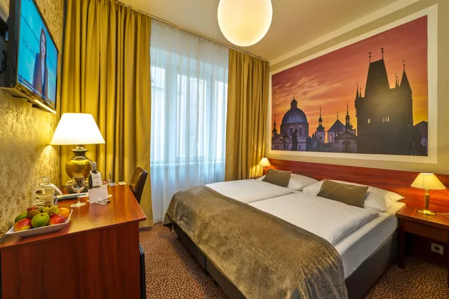 غرفة قياسية بسريرين منفصلين، Metropolitan Old Town Hotel 9/10