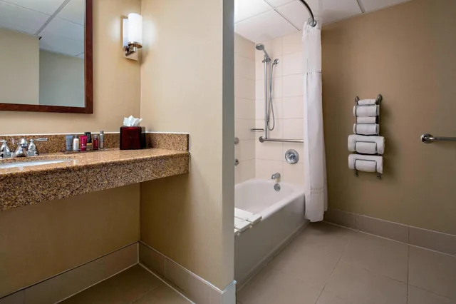 Deluxe, Quadruple, 2 Double Beds, Houston Marriott Uptown by the Galleria 9/10