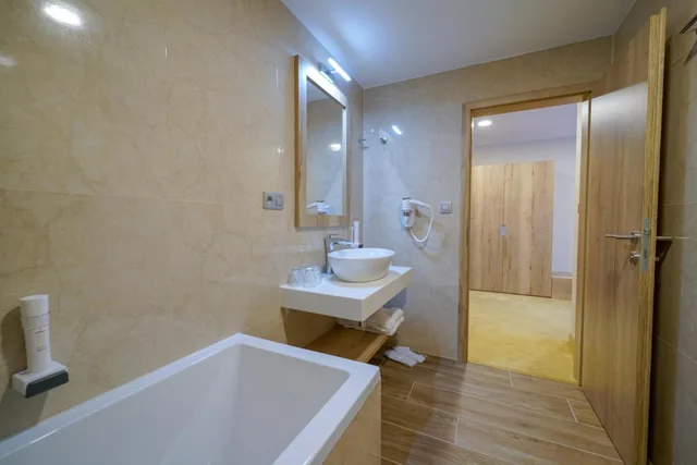 جناح حصري جونيور بإطلالة على الجبل، Grand Hotel Bellevue 6/7