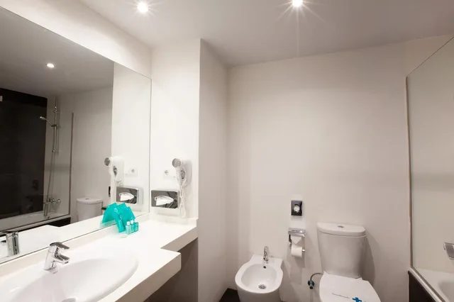 غرفة كلوب بسريرين منفصلين مع أريكة، Hotel Concordia Barcelona 6/8