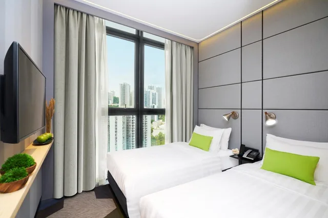 Grand, Hotel Ease Access Tsuen Wan 2/2
