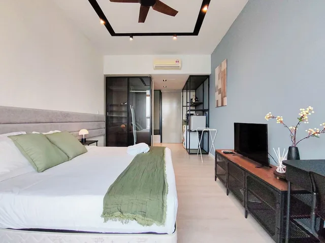 Skyline, Modern, Sanctuary, Deluxe, King Bed, Expressionz KLCC by Wodages 2/10