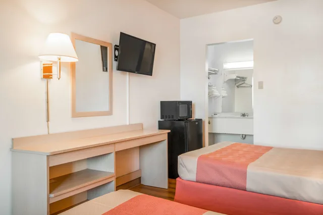 غرفة قياسية بسريرين مزدوجين، Motel6 Van Horn, TX 2/6