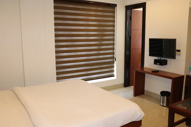 غرفة ديلوكس بسريرين منفصلين وسرير كينج بإطلالة على الجبل والمدينة، Holy River Hotel 1/5