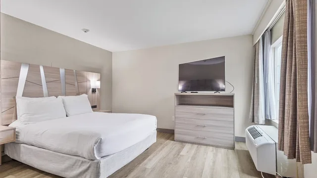 جناح بسريرين كوين، Best Western Plus The Inn At Hampton 5/10