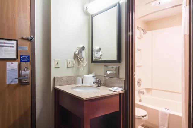 غرفة قياسية بسريرين مزدوجين، Motel6 Madison, WI - East 7/7
