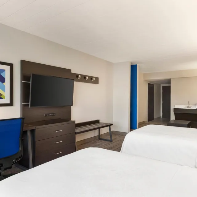 جناح بسرير كوين مع أريكة، Holiday Inn Express & Suites Fort Myers East - The Forum 1/1