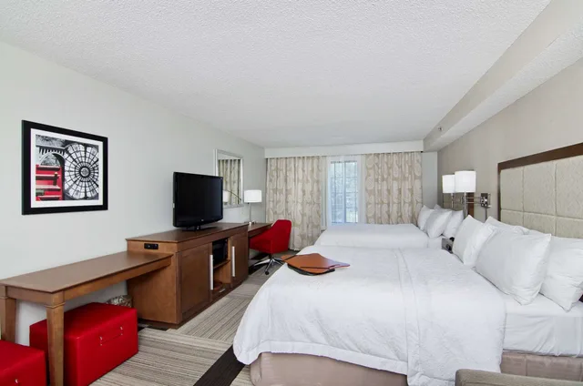 غرفة تنفيذية بسريرين كوين مع أريكة، Hampton Inn Salem 1/10