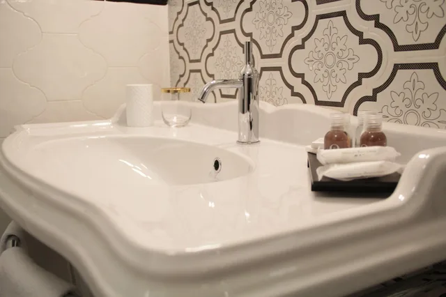 جناح جونيور بإطلالة على المدينة، Ingrami Suites 9/10