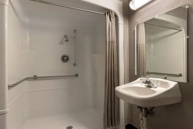 غرفة قياسية بسرير مزدوج، Motel6 San Antonio, TX - West SeaWorld 8/10