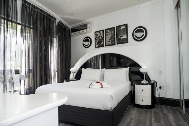 جناح بسرير كوين، Villa Simonne 9/10