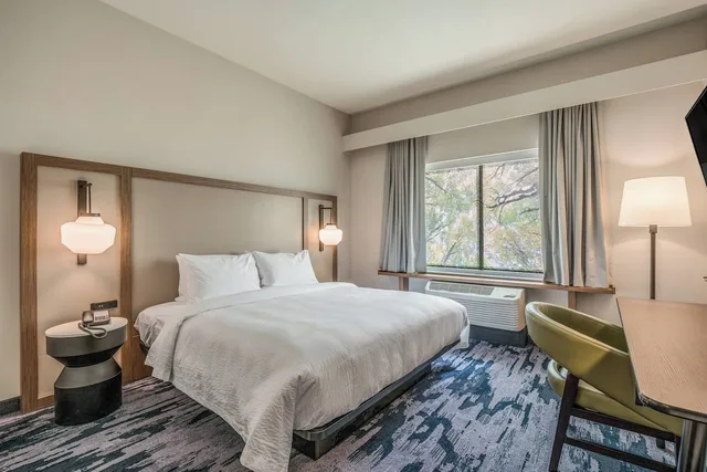 غرفة بسرير كينج لذوي الإعاقة، Fairfield Inn & Suites by Marriott Whitewater 1/6