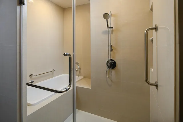 Suite, Multiple Beds، Holiday Inn Suites Siracha Laemchabang 2/2