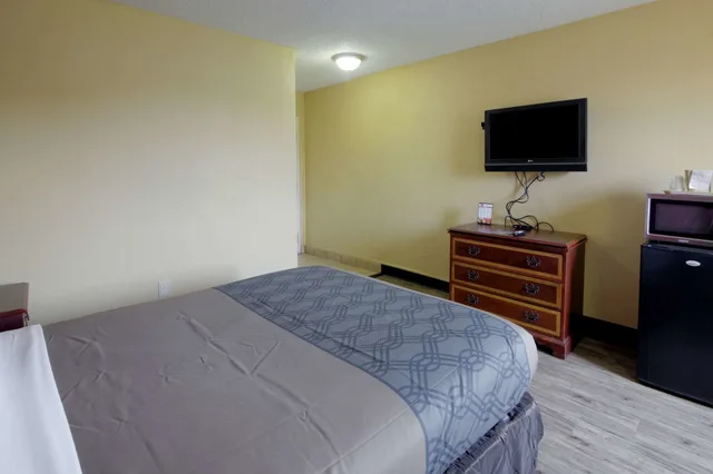 غرفة بسرير كينج لذوي الإعاقة، Econo Lodge Town Center 3/7