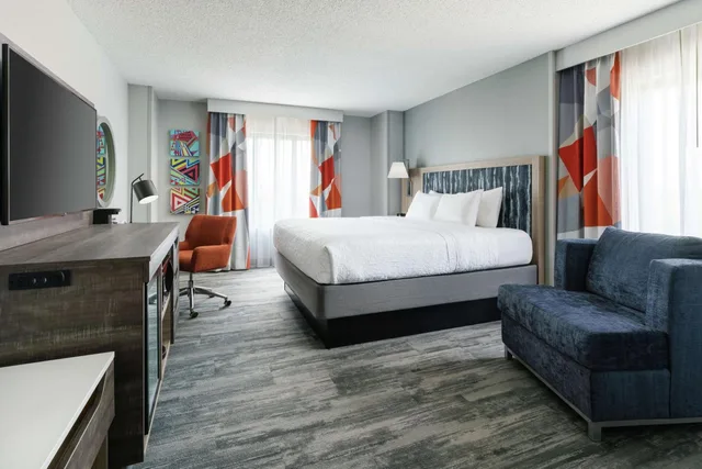 Studio, King Bed, Sofa, Accessible, Hampton Inn & Suites Tampa/Ybor City/Downtown 1/3