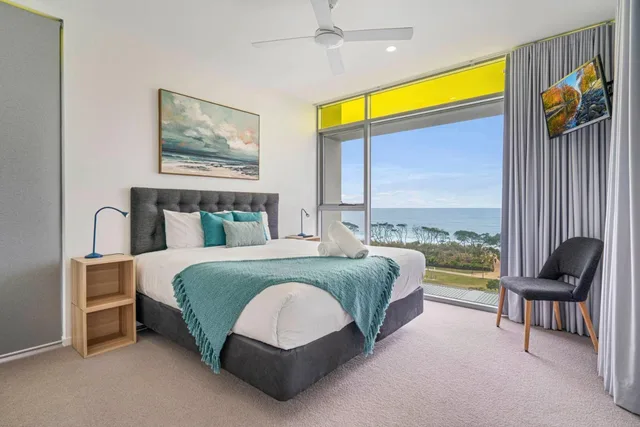 Rise 3 Bedroom Ocean View Apartment، Beach On Sixth 2/5