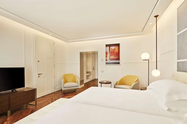غرفة سوبيريور بسريرين منفصلين، De Bonart Naples, Curio Collection by Hilton 1/8