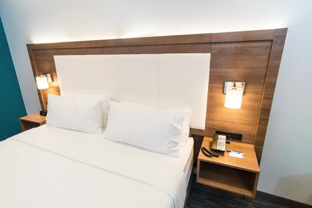 غرفة قياسية بسرير كينج لذوي الإعاقة، Holiday Inn Express Hollywood Walk of Fame An Ihg Hotel 4/10