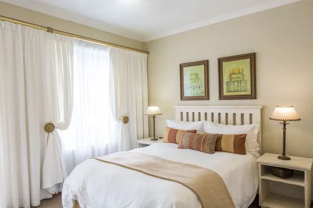 Hencil, Double Bed، Kingfisher Guesthouse 1/3